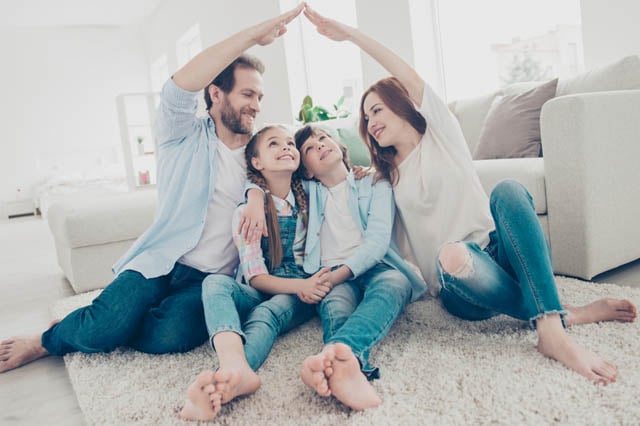 Добре застраховано семейство с две деца