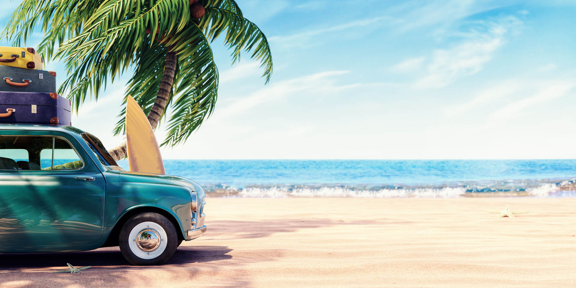 Лятна промоция с отстъпка, кола с багаж на плаж с палми