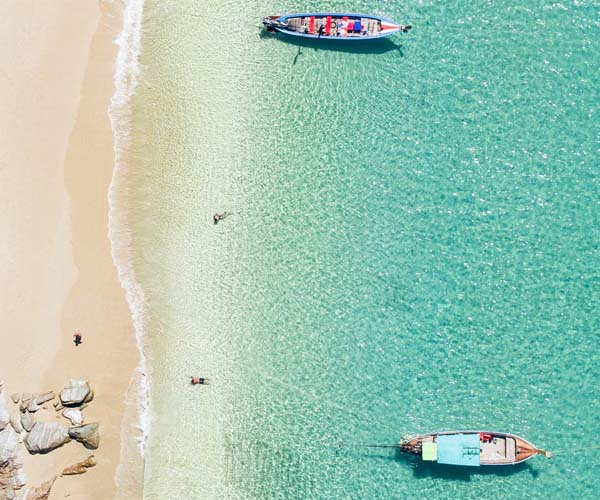Плаж на Карибите с лодки