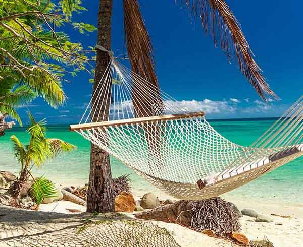 Почивка на плаж, хамак между палми