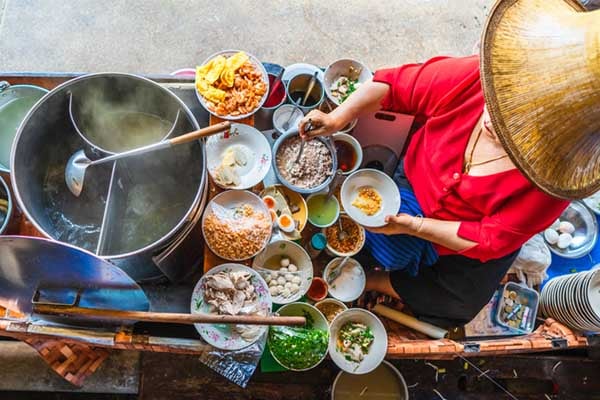 Плаващ пазар в Тайланд