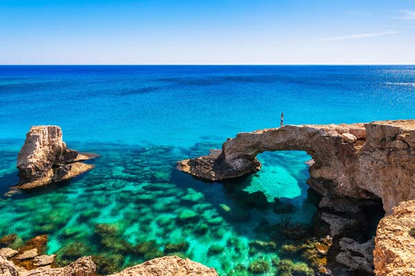 Скали в морето, Кипър