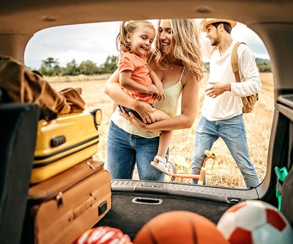 семейство на ваканция с кола