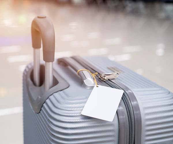 Куфар на летището.